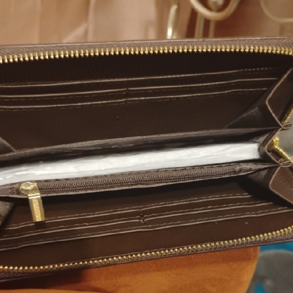 GG Canvas Wallet in Brown and Cream - Picture 6 of 11